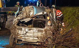 Die Bilanz des Unfalls: Totalschaden am Fahrzeug und ein schwer verletzter 22-Jähriger. - Tim Freitag