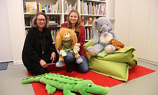 Judith Noltensmeier (rechts) hat eine Praxis für Ergotherapie in Langenholzhausen eröffnet. Im selben Gebäude ist auch ihre Mutter Petra Noltensmeier mit "Lern-Spiel-Zeit" tätig. Dabei geht es um eine ganzheitliche Lern- und Entwicklungsbegleitung. - Nadine Uphoff Judith Noltensmeier (rechts) hat eine Praxis für Ergotherapie in Langenholzhausen eröffnet. Im selben Gebäude ist auch ihre Mutter Petra Noltensmeier mit "Lern-Spiel-Zeit" tätig. Dabei geht es um eine ganzheitliche Lern- und Entwicklungsbegleitung. - Nadine Uphoff