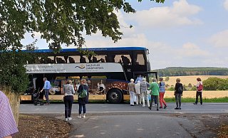 Der Bus der „Salzufler Landpartien" auf Tour. Ob der Markenname dort künftig bleiben kann oder geändert werden muss, steht in den Sternen. - Staatsbad Salzufen