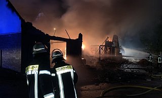 Aus dieser Stallung konnten alle Pferde gerettet werden. - Freitag TV