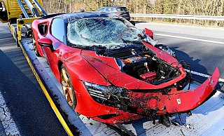 Kleiner Kofferraum: Unter der Fronthaube ist beim Ferrari kaum Platz. - Andreas Eickhoff Kleiner Kofferraum: Unter der Fronthaube ist beim Ferrari kaum Platz. - Andreas Eickhoff