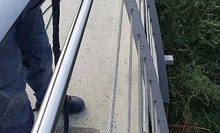 Nachbesserung: Eine Magdeburger Firma ist dabei, vertikale Streben hinzuzufügen und das Netz der Querstreben zu erweitern. - Marianne Schwarzer Nachbesserung: Eine Magdeburger Firma ist dabei, vertikale Streben hinzuzufügen und das Netz der Querstreben zu erweitern. - Marianne Schwarzer