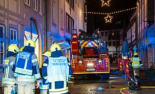 In der dicht bebauten Innenstadt ist in einer Wohnung ein Feuer ausgebrochen. - FREITAG-TV In der dicht bebauten Innenstadt ist in einer Wohnung ein Feuer ausgebrochen. - FREITAG-TV