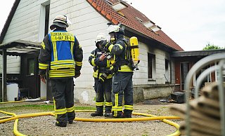 Die Kalletaler Feuerwehr ist in Hohenhausen im Einsatz. - Freitag TV