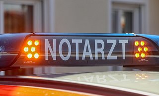 Der Motorradfahrer konnte schnell genug abbremsen, um eine Kollision zu verhindern. Dennoch st&uuml;rzte er und wurde verletzt. - Symbolbild: Pixabay