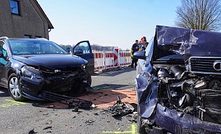 Unfall auf der Schötmarschen Straße in Bad Salzuflen: Eine Autofahrerin wird am Donnerstagvormittag schwer verletzt. - Tim Freitag/Freitag-TV