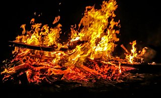 Endlich wieder Osterfeuer! - Symbolbild: Pixabay Endlich wieder Osterfeuer! - Symbolbild: Pixabay