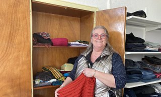 Sigrun Kipke ist die ehrenamtliche Arbeit in der Kleiderstube und für den Mittagstisch ein persönliches Anliegen. - Cordula Gröne Sigrun Kipke ist die ehrenamtliche Arbeit in der Kleiderstube und für den Mittagstisch ein persönliches Anliegen. - Cordula Gröne
