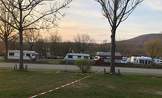 Am Mittwoch standen am Schieder-See noch diverse Wohnwagen und Wohnmobile, doch auch sie müssen den Platz bis heute räumen. - Silke Buhrmester Am Mittwoch standen am Schieder-See noch diverse Wohnwagen und Wohnmobile, doch auch sie müssen den Platz bis heute räumen. - Silke Buhrmester