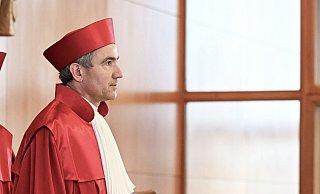 Der Erste Senat in Karlsruhe hat die Befugnisse der Sicherheitsbehörden im Kampf gegen Terror unter die Lupe genommen. (Archivbild) - Uli Deck/dpa Der Erste Senat in Karlsruhe hat die Befugnisse der Sicherheitsbehörden im Kampf gegen Terror unter die Lupe genommen. (Archivbild) - Uli Deck/dpa