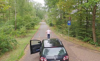 Noch geht es hier nicht weiter: Vorerst bleibt die Luisenstraße in Augustdorf gesperrt. Aber eine andere Lösung ist in Sicht. Die Verwaltung ist beauftragt worden, den Vorschlag von Wolfgang Huppke nun rechtlich zu prüfen. - Manfred Brinkmeier