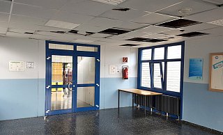 Die Sporthalle am Püngelsberg ist nicht gerade in einem vorzeigbaren Zustand. Im Foyer fehlen Deckenplatten oder sind beschädigt, die Sanitäranlagen sind stark sanierungsbedürftig. Der Stadtsportverband beklagt, dass der Stadt die Mängel bekannt sind, aber nicht gehandelt wird. - Stadtsportverband