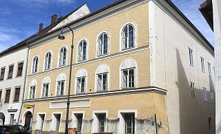 Das Geburtshaus von Adolf Hitler in Braunau soll umgebaut werden. - Matthias Röder/dpa Das Geburtshaus von Adolf Hitler in Braunau soll umgebaut werden. - Matthias Röder/dpa