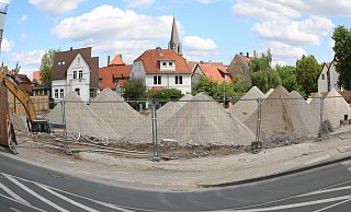 Ein echter Hingucker: Die Pyramiden an der Hornschen Stra&szlig;e verleiten den ein oder anderen Passanten zum Verweilen und Fotografieren. - Yvonne Glandien