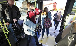 Alle Schüler der Jacobischule erhalten für den Weg zur Schule weiterhin eine Fahrkarte, die in ganz Westfalen-Lippe gilt. Die können sie auch in der Freizeit nutzen. - Vera Gerstendorf-Welle/Archivfoto Alle Schüler der Jacobischule erhalten für den Weg zur Schule weiterhin eine Fahrkarte, die in ganz Westfalen-Lippe gilt. Die können sie auch in der Freizeit nutzen. - Vera Gerstendorf-Welle/Archivfoto