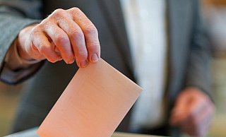 Kommunen in Deutschland müssen ihre Wahlbezirke überprüfen. Das hat der Verfassungsgerichtshof NRW entschieden. - Uwe Anspach/dpa