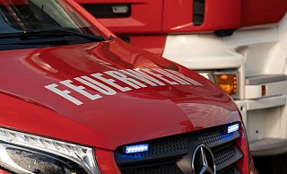 Feuerwehrleute rückten in Wuppertal zu einem Sendemast aus, der teilweise zurückgebaut wurde. (Symbolfoto) - Helena Dolderer/dpa Feuerwehrleute rückten in Wuppertal zu einem Sendemast aus, der teilweise zurückgebaut wurde. (Symbolfoto) - Helena Dolderer/dpa