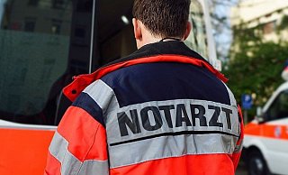 Eine Frau hat sich im Fahrgeschäft verletzt. - dpa