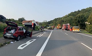 Die Straße Fahrenplatz im Extertal wurde aufgrund eines schweren Unfalls gesperrt. - Freitag TV Die Straße Fahrenplatz im Extertal wurde aufgrund eines schweren Unfalls gesperrt. - Freitag TV