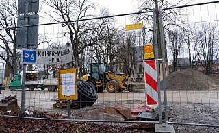 Großbaustelle am Kaiser-Wilhelm-Platz: Von den zum Teil massiven Kostensteigerungen ist sie nicht betroffen. Bei künftigen Ausschreibungen für weitere Projekte wird das wohl anders aussehen. - Lorraine Brinkmann