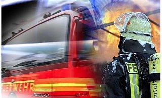 Eine starke Rauchentwicklung deutete auf einen größeren Brand hin. - dpa
