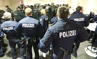 Grundsätzlich gilt nach Angaben des Innenministeriums in NRW, dass Polizisten Menschen in Gewahrsam nehmen dürfen, jedoch nur unter bestimmten, rechtlich eng begrenzten Voraussetzungen. - Archivbild: Vera Gerstendorf-Welle