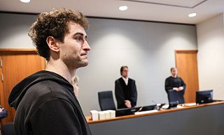 Der «Mönch von Lützerath» hat vor dem Amtsgericht Erkelenz die gegen ihn erhobenen Vorwürfe zugegeben. - Oliver Berg/dpa Der «Mönch von Lützerath» hat vor dem Amtsgericht Erkelenz die gegen ihn erhobenen Vorwürfe zugegeben. - Oliver Berg/dpa