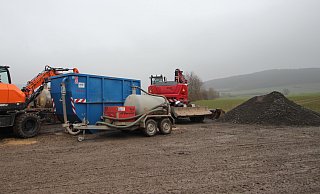 S&uuml;d&ouml;stlich von Langenholzhausen laufen schon Arbeiten, die die Bohrung eines neuen Brunnen vorbereiten. - Jens Rademacher