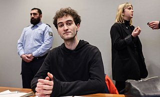 Der Klima-Aktivist wurde wegen tätlichen Angriffs auf Vollstreckungsbeamte und Körperverletzung angeklagt. (Archivbild) - Oliver Berg/dpa Der Klima-Aktivist wurde wegen tätlichen Angriffs auf Vollstreckungsbeamte und Körperverletzung angeklagt. (Archivbild) - Oliver Berg/dpa