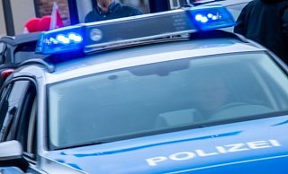 Die Polizei berichtet von einem Unfall in Selbeck. - Symbolbild: dpa/Jens Büttner Die Polizei berichtet von einem Unfall in Selbeck. - Symbolbild: dpa/Jens Büttner