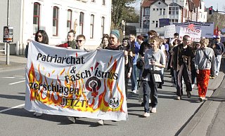 Rund 160 Menschen sind bei der Demo samt Kundgebung zum Feministischen Kampftag, dem Weltfrauentag, mitgelaufen. - Juliana Szabo