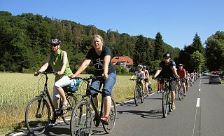 Protest auf der B 238: Mehrfach haben Bürger für einen Radweg an der Bundesstraße demonstriert – wie hier im Juni. - Wulf Daneyko