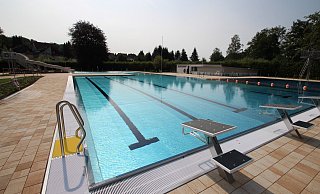 Vor der nächsten Saison soll weiter in das Freibad Dörentrup investiert werden. Außerdem will die Gemeinde insbesondere nächtliche Gäste vom Gelände fernhalten. - Archivfoto: Jens Rademacher Vor der nächsten Saison soll weiter in das Freibad Dörentrup investiert werden. Außerdem will die Gemeinde insbesondere nächtliche Gäste vom Gelände fernhalten. - Archivfoto: Jens Rademacher