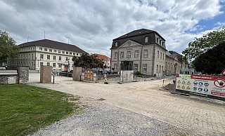 Der Durchgang zwischen Schlossplatz und Theaterplatz ist von der kommenden Woche an für längere Zeit nicht mehr passierbar. An der Stelle wird im Untergrund gearbeitet. - Raphael Bartling Der Durchgang zwischen Schlossplatz und Theaterplatz ist von der kommenden Woche an für längere Zeit nicht mehr passierbar. An der Stelle wird im Untergrund gearbeitet. - Raphael Bartling