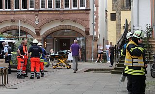 Feuerwehr, Polizei und Notarzt sind auf dem Lemgoer Marktplatz im Einsatz. - Judith Stracke