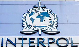 Ermittlerinnen und Ermittler aus 17 L&auml;ndern arbeiteten laut Interpol zusammen, um die gef&auml;hrlichsten international gesuchten Kriminellen zu identifizieren. (Symbolbild) - Wallace Woon/EPA FILE/dpa