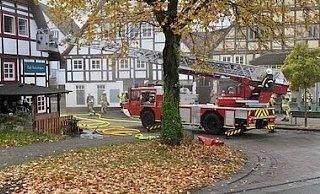 In diesem Geb&auml;ude musste die L&uuml;gder Feuerwehr einen Zimmerbrand l&ouml;schen - Feuerwehr L&uuml;gde