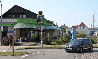Wird modernisiert: Edeka Brinkmann schlie&szlig;t am Donnerstagabend f&uuml;r rund sechs Wochen. Das Gesch&auml;ft wird grundlegend modernisiert und um die ehemaligen R&auml;ume der Gemeindeb&uuml;cherei erweitert. - Thomas Dohna