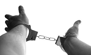 Die Polizei hat einen Haftbefehl gegen einen Kita-Mitarbeiter vollstreckt. - Symbolbild: Pixabay