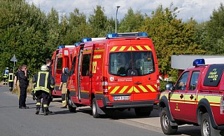 Rund 60 Kräfte der Feuerwehr sind bei dem ABC-Einsatz vor Ort. - Blaulichtfotografen Rund 60 Kräfte der Feuerwehr sind bei dem ABC-Einsatz vor Ort. - Blaulichtfotografen