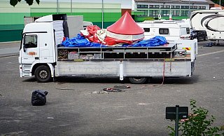 Ein Erdnagel, der das Zirkuszelt im Boden sichern sollte, hatte das Gasleck verursacht. - Freitag TV