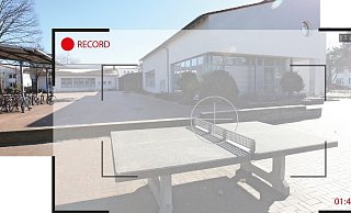 Rechtliche Hürden: Bevor es auf den Schulhöfen zum Einsatz von Kameras kommt, müssen noch viele Dinge geklärt werden. - Montage: Benjamin Möller /  Foto: Vera Gerstendorf-Welle