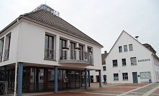 Das Rathaus und die Pivitsheider Straße in Augustdorf sollen umgestaltet werden. - Nadine Uphoff
