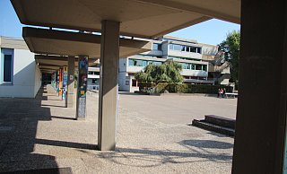 Realschule Lemgo wird zum Denkmal erklärt, Pilzdächer. - Katrin Kantelberg(LZ) Realschule Lemgo wird zum Denkmal erklärt, Pilzdächer. - Katrin Kantelberg(LZ)