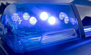 Unbekannte sollen in Rheda-Wiedenbr&uuml;ck Metallpfosten auf die Autobahn geworfen haben. (Symbolbild) - Daniel Karmann/dpa