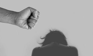 Frauen, die Opfer von häuslicher Gewalt geworden sind, finden im einzigen lippischen Frauenhaus Zuflucht. Allerdings sind die Umstände hier ausgesprochen schwierig. - Symbolbild Pixabay Frauen, die Opfer von häuslicher Gewalt geworden sind, finden im einzigen lippischen Frauenhaus Zuflucht. Allerdings sind die Umstände hier ausgesprochen schwierig. - Symbolbild Pixabay