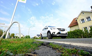 Hier wird saniert: An der Heidenoldendorfer Stra&szlig;e &ndash; hier die Haltestelle Sichertweise &ndash; wird fast zwei Jahre lang saniert werden. - Sven Koch