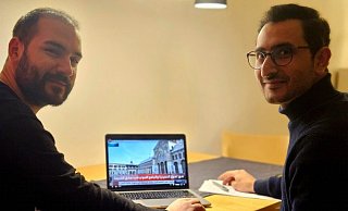 Saleem Al Dakkak (links) und sein Freund Shirko Moustafa verfolgen die Nachrichten aus ihrem Heimatland Syrien derzeit sehr intensiv. Es sei ein unbeschreibliches Glücksgefühl, sagen beide. Wie es weitergeht, macht die Detmolder aber auch nachdenklich. - Janet König