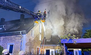 Die Wohnung in der Hardenbergstraße stand in Vollbrand. - Oliver Böttcher/Feuerwehr Detmold