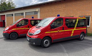 Auf diese beiden Mannschaftstransportwagen der Feuerwehr Lage wartet eine neue Aufgabe. - Freiwillige Feuerwehr Lage